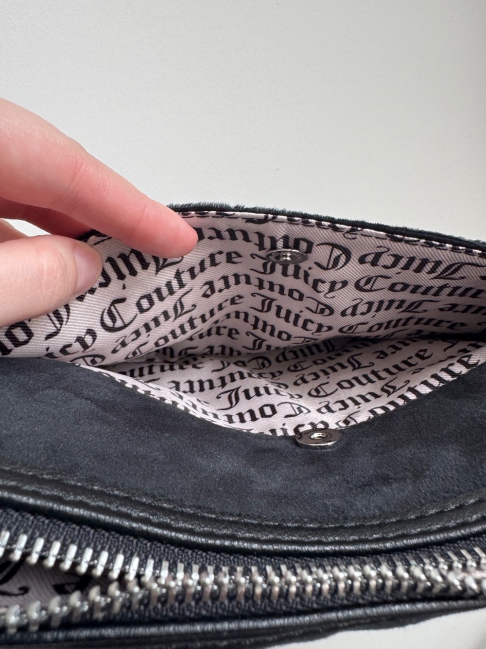 NEW✨Juicy Couture Black Velour Shoulder Bag Y2K Logo - Picture 3 of 8